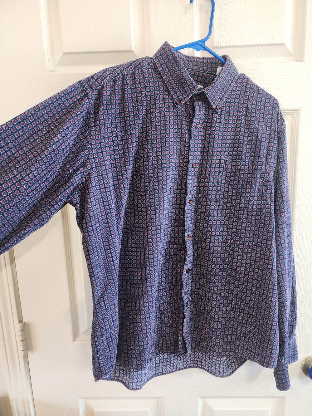 Men's Blue & Pink Geometric Button-Down Shirt